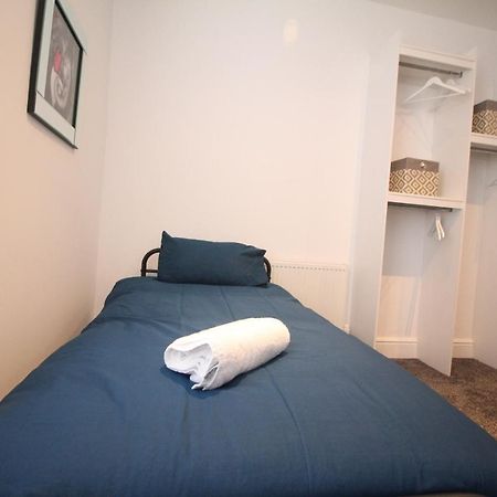 Media Manor - Fully Refurbished In 2022 - Large 6 Bedrooms, 3 Bathrooms Plus Media Games Room بلاكبول المظهر الخارجي الصورة
