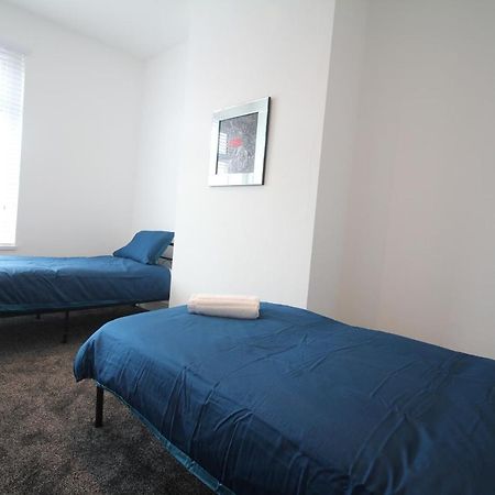 Media Manor - Fully Refurbished In 2022 - Large 6 Bedrooms, 3 Bathrooms Plus Media Games Room بلاكبول المظهر الخارجي الصورة