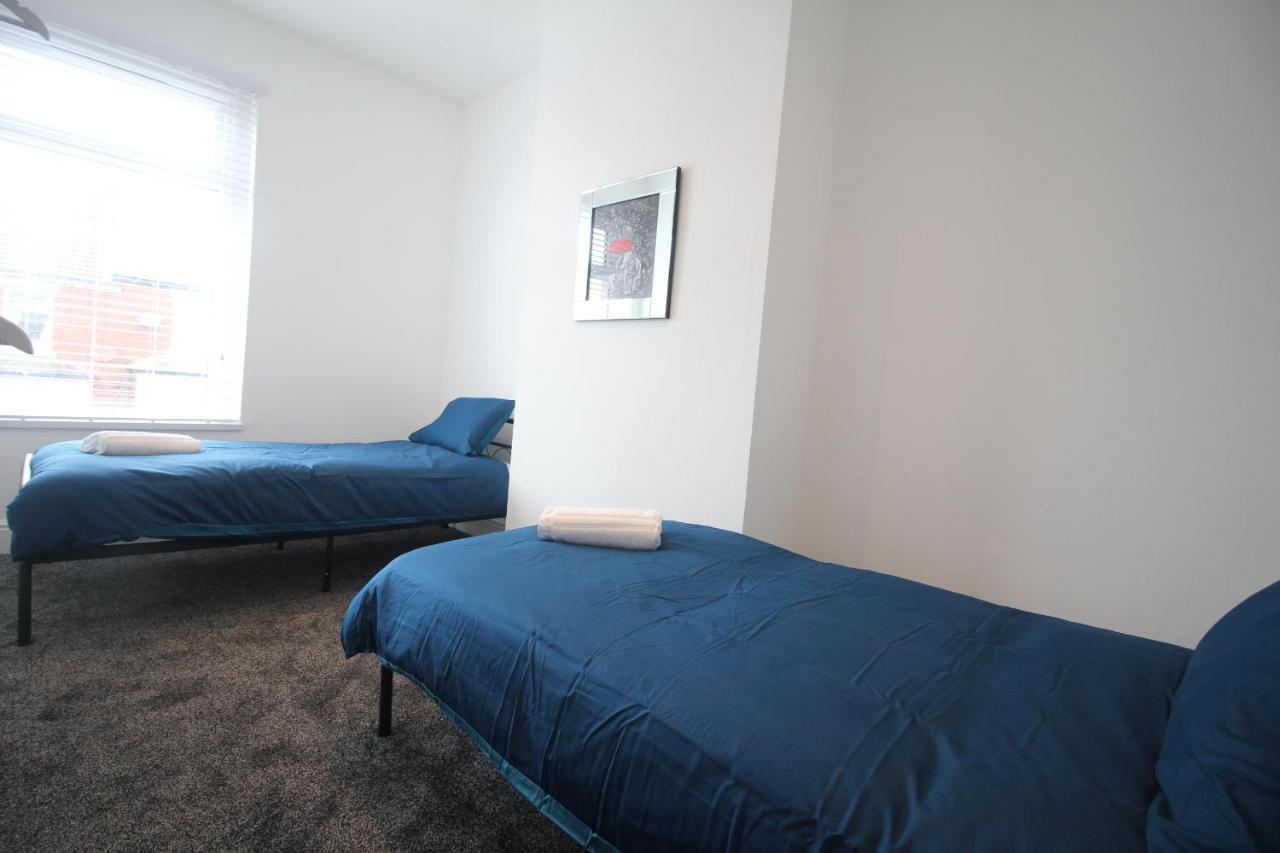 Media Manor - Fully Refurbished In 2022 - Large 6 Bedrooms, 3 Bathrooms Plus Media Games Room بلاكبول المظهر الخارجي الصورة
